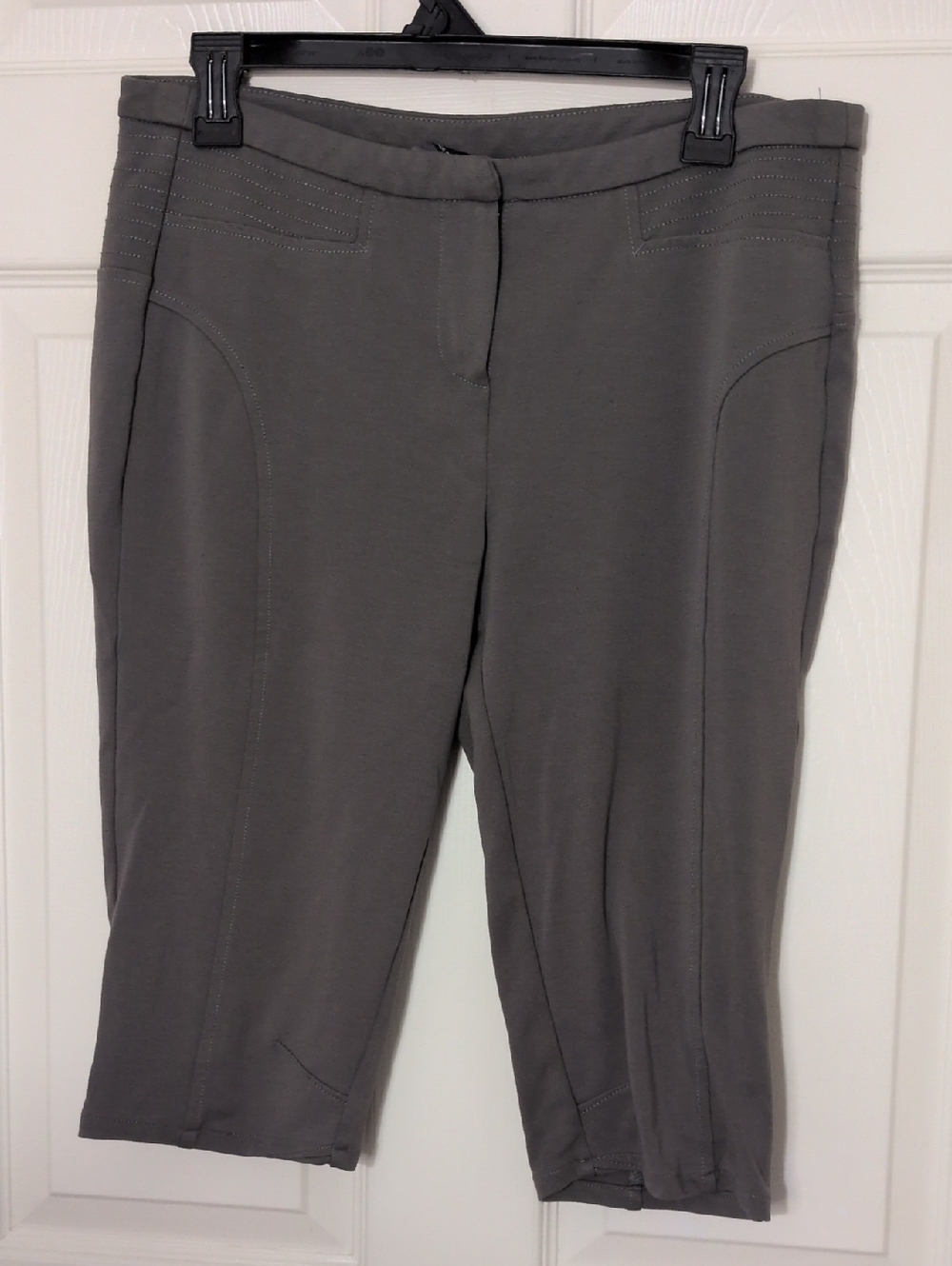 BCBGMaxAzria Gray Capri Pants, Size 30